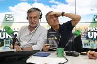 Más de uno artwork